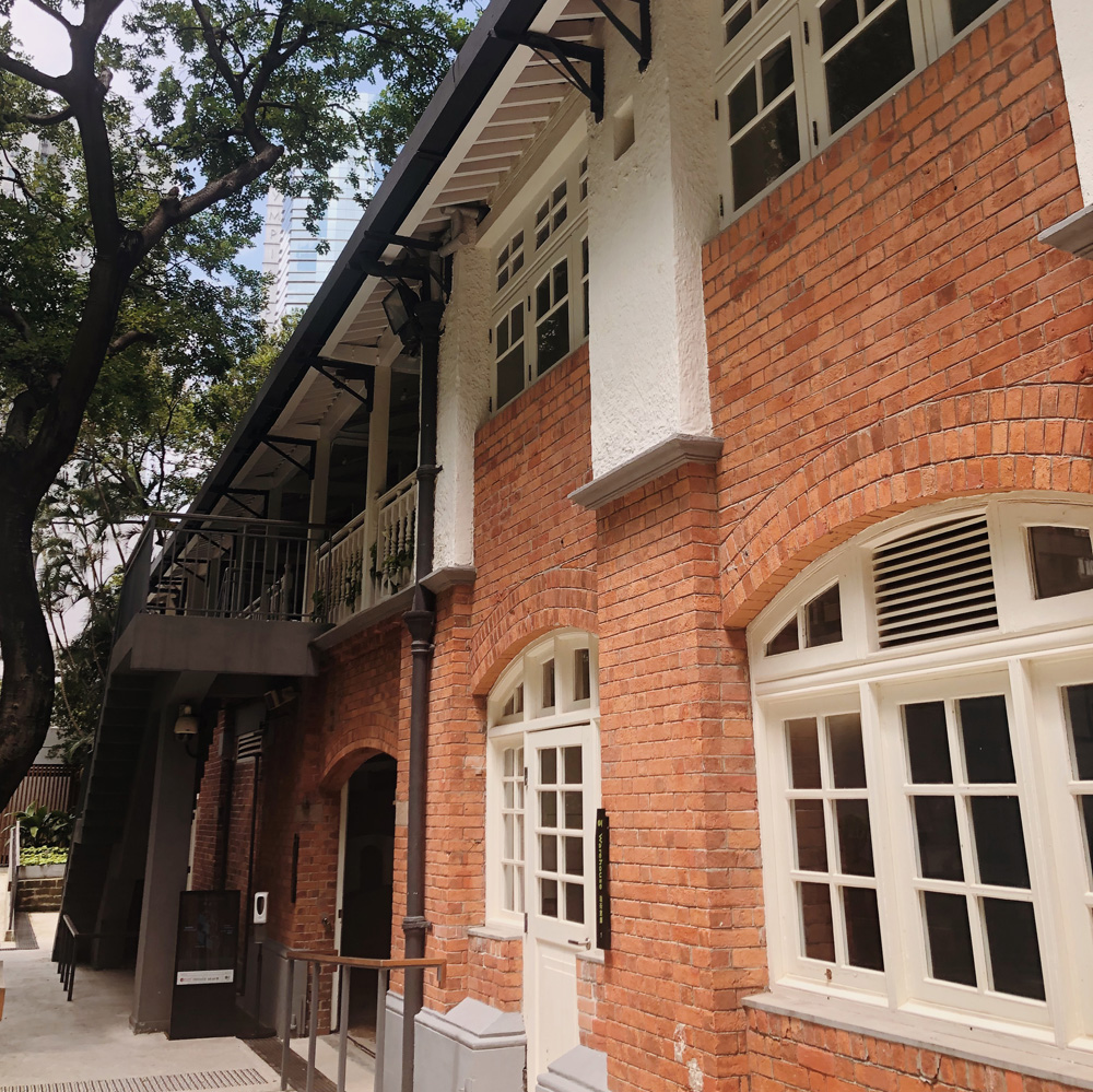 香港油街實現藝術空間的紅磚建築